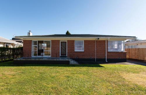 Owhata House | Ōwhata Retreat - Rotorua Holiday Home