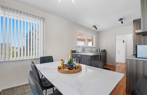 Lynmore House | Ōwhata Retreat - Rotorua Holiday Home