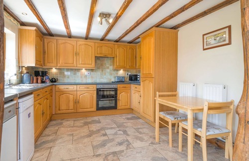 Woolhope Cottage | OWL BARN, pet friendly, with hot tub in Woolhope