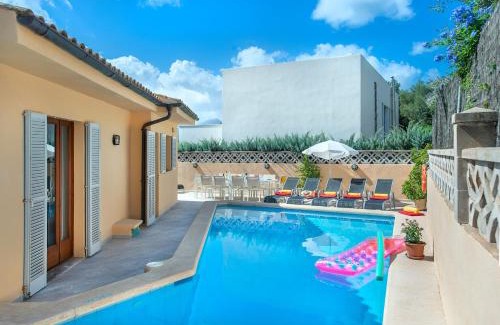 Cala San Vicente Villa | Owl Booking Villa Tonieta- 10 Min Walk to the Beach