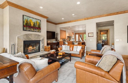 Snowmass Village House | Owl Creek 04, Ski-in, ski-out luxury townhome with private hot tub in Snowmass Village