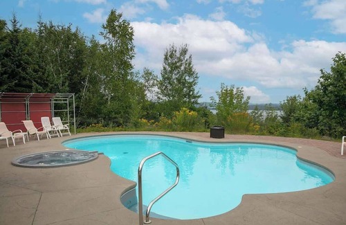 Potton Ski Chalet | Owl's Head - Inground Pool - Spa - View - Méridien