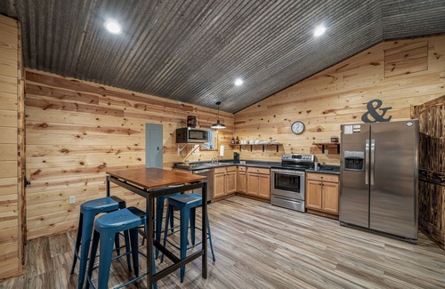 Fort Payne Cabin | Owl's Nest: cozy getaway w/hot tub & fire pit