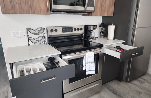 Fort Gary Apartment | Own a Slice of Heaven at this Incredible Peace Plaza, Where Memories Are Made!