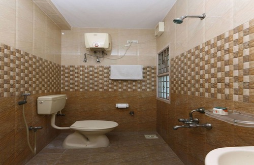 Perungudi Hotel | OYO 10106 Hotel NLBR