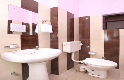 Ludhiana Hotel | OYO 11912 Hotel Nav Classic
