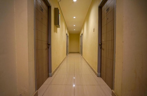 Palembang Hotel | OYO 1273 Hotel Belvena