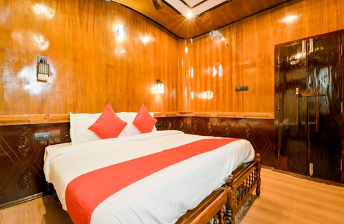 Ambalapuzha Boat Rental | OYO 13525 HouseBoat My Trip Deluxe 3 BHK Private