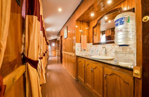 Ambalapuzha Boat Rental | OYO 13525 HouseBoat My Trip Deluxe 3 BHK Private