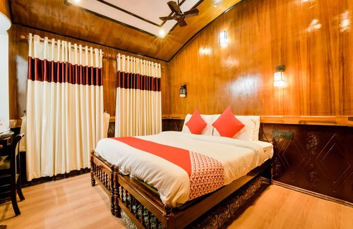 Ambalapuzha Boat Rental | OYO 13525 HouseBoat My Trip Deluxe 3 BHK Private