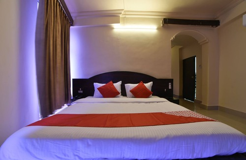 Lakdi Ka Pul Hotel | OYO 16018 Rainbow Saphire