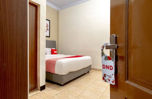 Medan Hotel | OYO 1668 Yvel Homestay Syariah