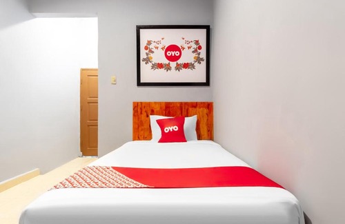 Medan Hotel | OYO 1668 Yvel Homestay Syariah