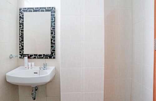 Padang Hotel | OYO 1673 M Authentic Kost Man