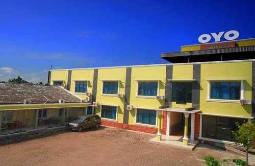 Palembang Hotel | OYO 182 Nugraha Residence
