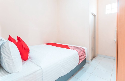 Depok Hotel | OYO 1841 Kathyrn Residence