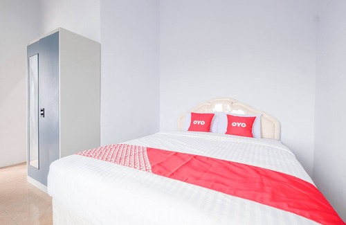 Makassar Hotel | OYO 1906 Zhafira Guest House Syariah