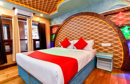 Ambalapuzha Hotel | OYO 22272 Houseboat Anugraha 8 Bhk