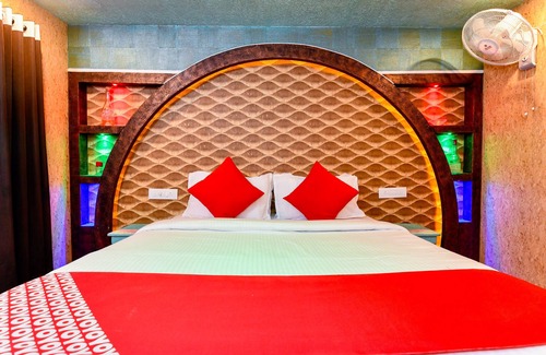 Ambalapuzha Hotel | OYO 22272 Houseboat Anugraha 8 Bhk