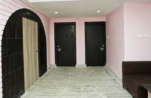 Chinar Park Hotel | OYO 22566 Red Velvet Inn