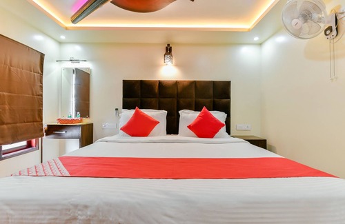 Ambalapuzha Boat Rental | OYO 23063 Luxury Meghavarsham 5BHK