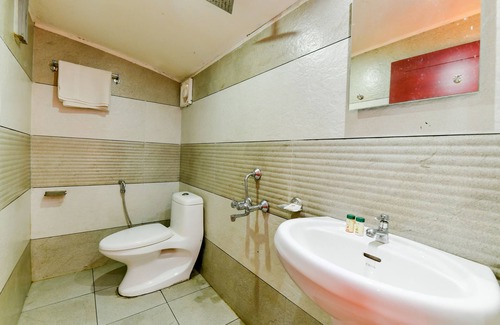 Ambalapuzha Hotel | OYO 23482 Sht Symphony Premium Sharing Houseboat