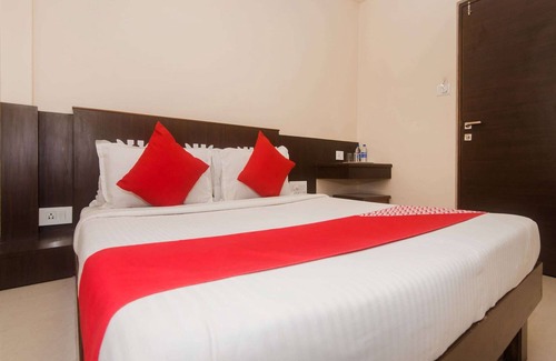 Kopar Khairane Hotel | OYO 23656 Parimeet Hotel