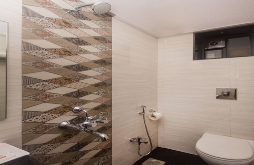 Kopar Khairane Hotel | OYO 23656 Parimeet Hotel