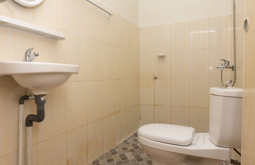 Babul Makmur Hotel | OYO 2410 Intan Hotel