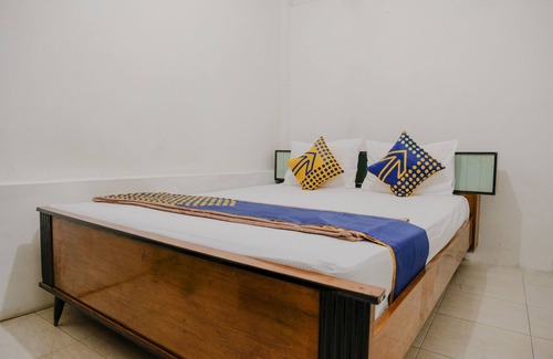 Blitar Hotel | OYO 2417 Melati Residence