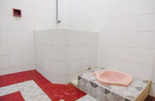 Blitar Hotel | OYO 2417 Melati Residence