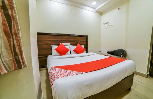 Khammam Hotel | OYO 24288 Surya Teja Residency