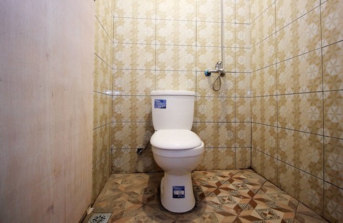 Bengkulu Hotel | OYO 2647 Anissa Guest House