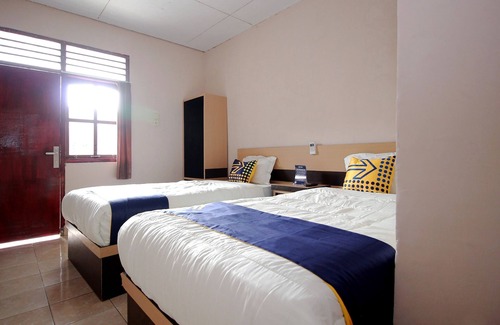 Bengkulu Hotel | OYO 2647 Anissa Guest House