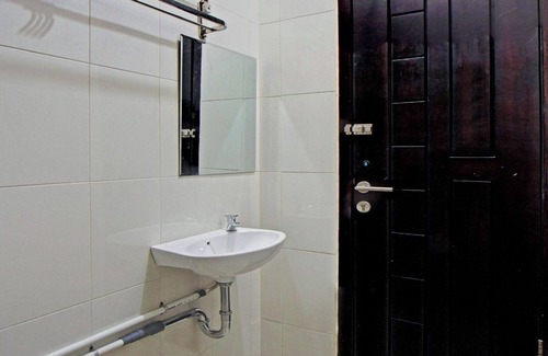 Blitar Hotel | OYO 2753 Irma's Residence