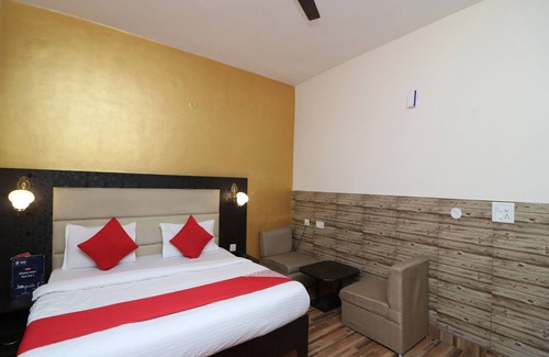 Old Gurgaon Hotel | OYO 27718 Viva Destinations