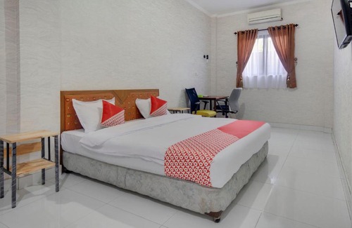 Medan Hotel | OYO 3056 Hotel Cahaya