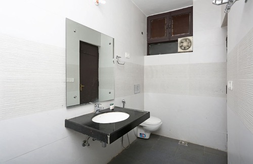 Gurugram Hotel | OYO 3251 Royal Inn