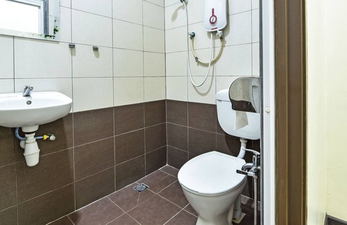 Medan Hotel | OYO 3493 Nami House