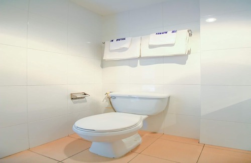 Racha Thewa Hotel | OYO 383 White Inn Hotel