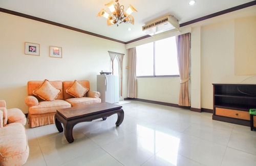 Racha Thewa Hotel | OYO 383 White Inn Hotel