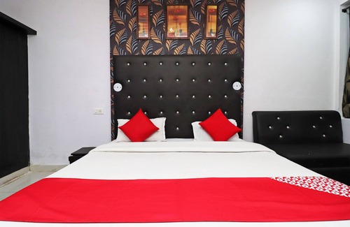 Marhi Hotel | OYO 43850 Hotel Mn Galaxy