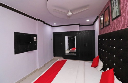 Marhi Hotel | OYO 43850 Hotel Mn Galaxy