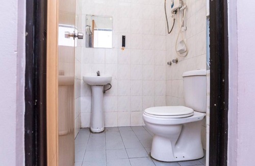 Taman Johor Jaya Hotel | OYO 44027 Golden Horse Hotel