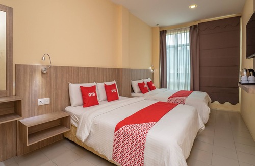 Pekan Pangkor Hotel | OYO 44078 The Island Hotel