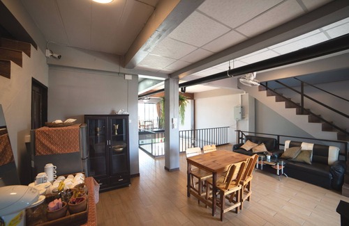 Lumphli Hotel | OYO 465 Krung Kao Traveller Lodge