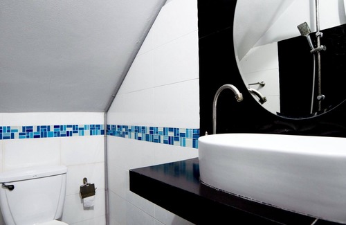 Lumphli Hotel | OYO 465 Krung Kao Traveller Lodge