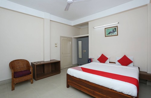 Khanapara Hotel | OYO 5518 near Beltola