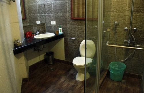 Sector 5 Hotel | OYO 552 Hotel The Cove