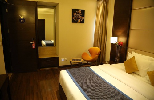 Sector 5 Hotel | OYO 552 Hotel The Cove